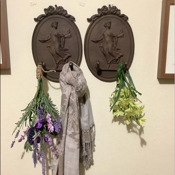 Cast Iron 2 Hook Wall Plaque-European Lady #2 - Picture 10 of 12